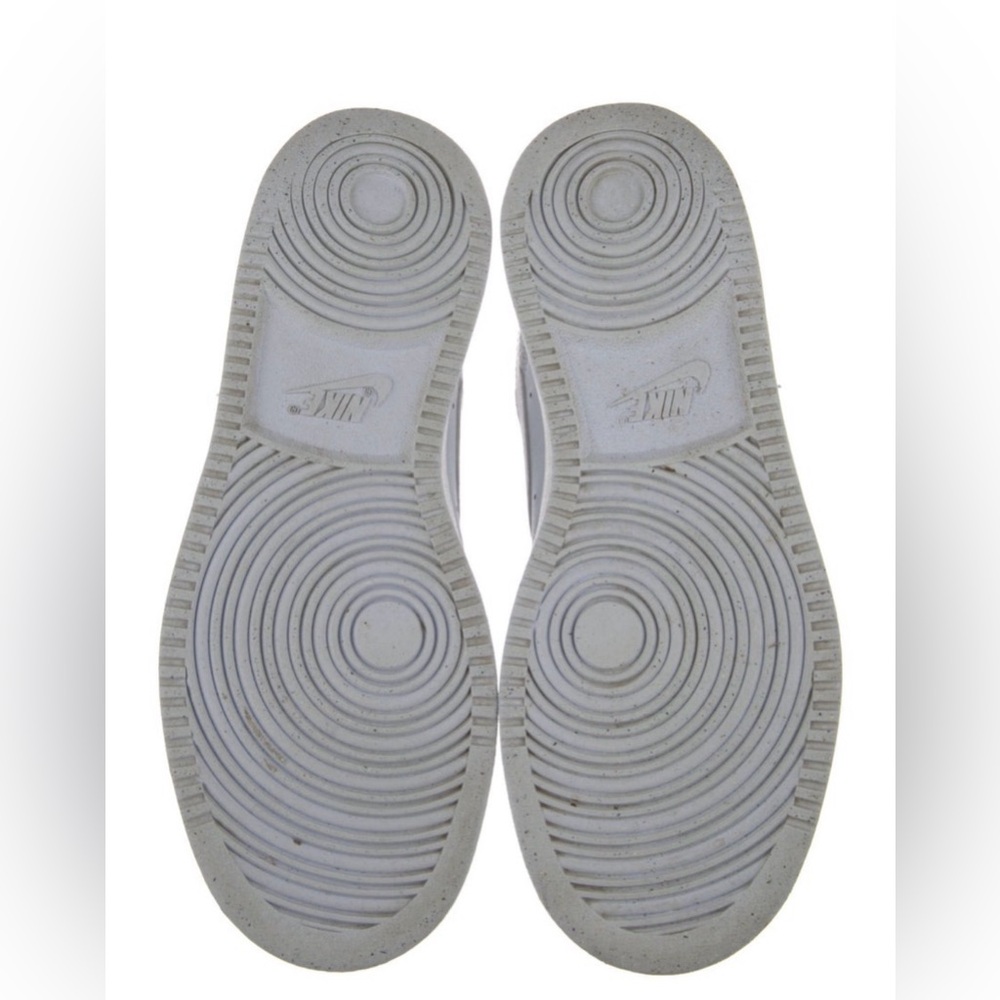 Nike Woman’s Leather Sneakers - Picture 5 of 6